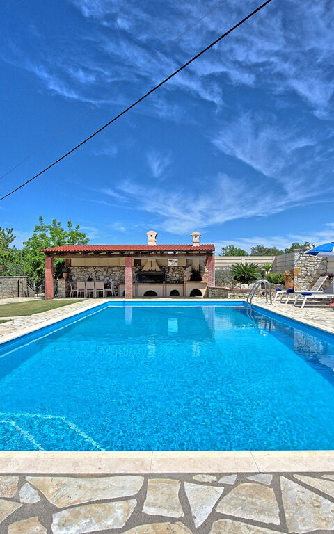 Acharavi Beach Villa: Buitenshuis, zwembad