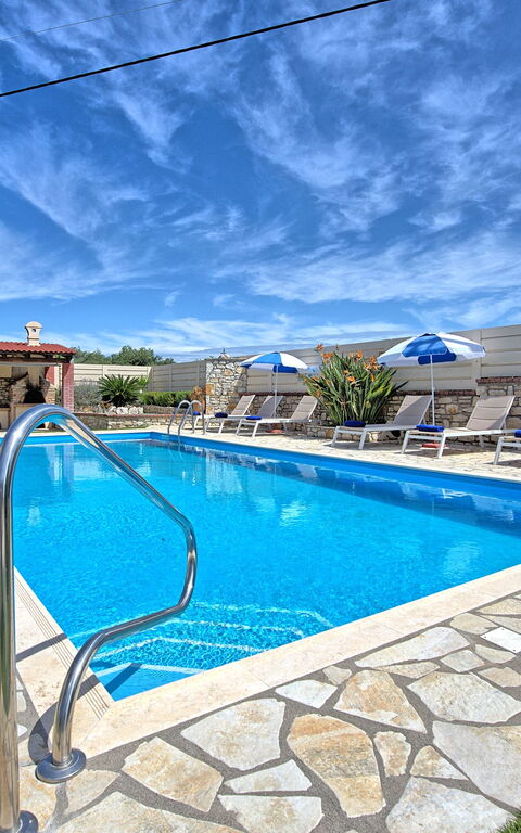 Acharavi Beach Villa: Buitenshuis, Tuin, Zomer, zwembad