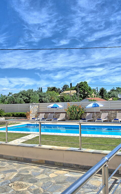 Acharavi Beach Villa: Buitenshuis