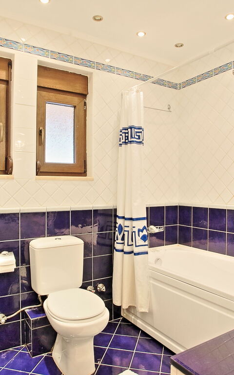 Acharavi Beach Villa: Badkamer