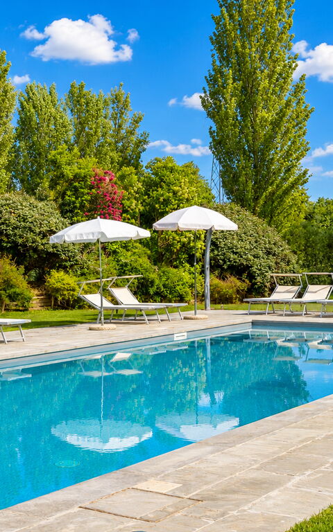 Villa Cangeli: Buitenshuis, Tuin, zwembad