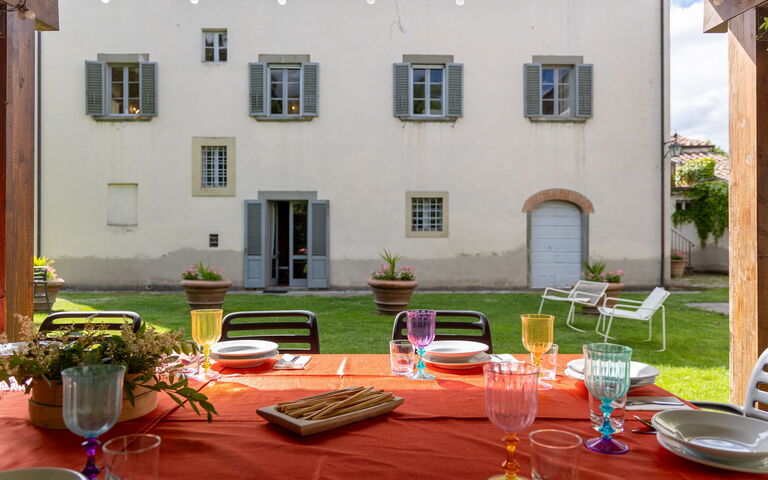 Villa Cangeli: Buitenkanten, Buitenshuis, Tuin