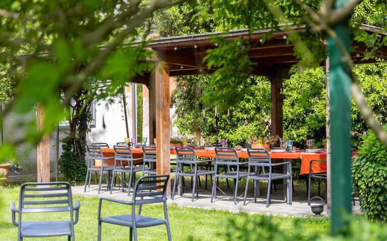 Villa Cangeli: Balkon / terras / patio, Buitenshuis, Tuin