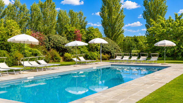 Villa Cangeli: Buitenshuis, Tuin, zwembad