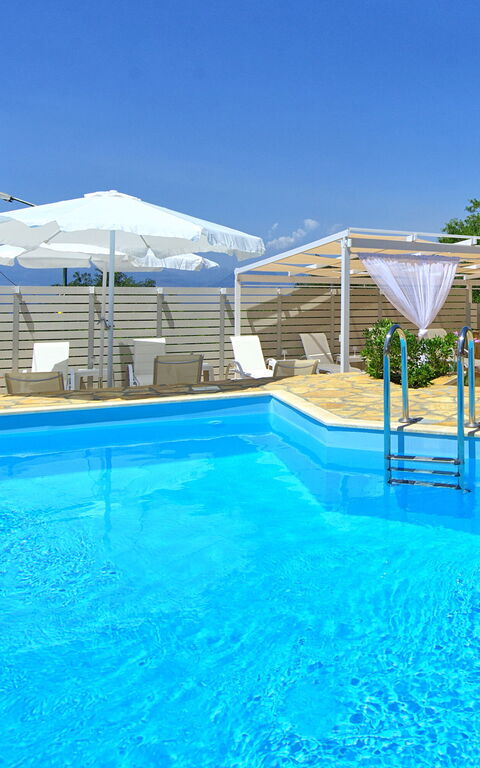 Villa Giador: Buitenshuis, zwembad