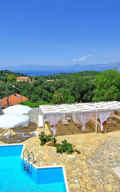 Villa Giador: Buitenshuis, zwembad