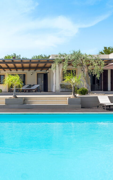 Villa Mara: Buitenshuis, zwembad