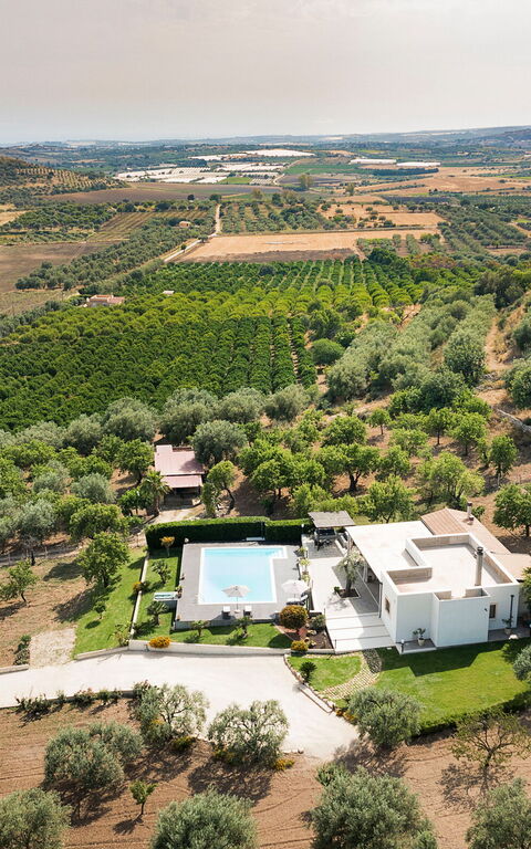 Villa Mara: Buitenshuis, Keer bekeken