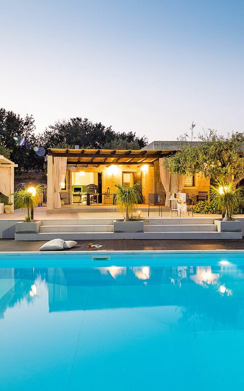 Villa Mara: Buitenkanten, Buitenshuis, zwembad