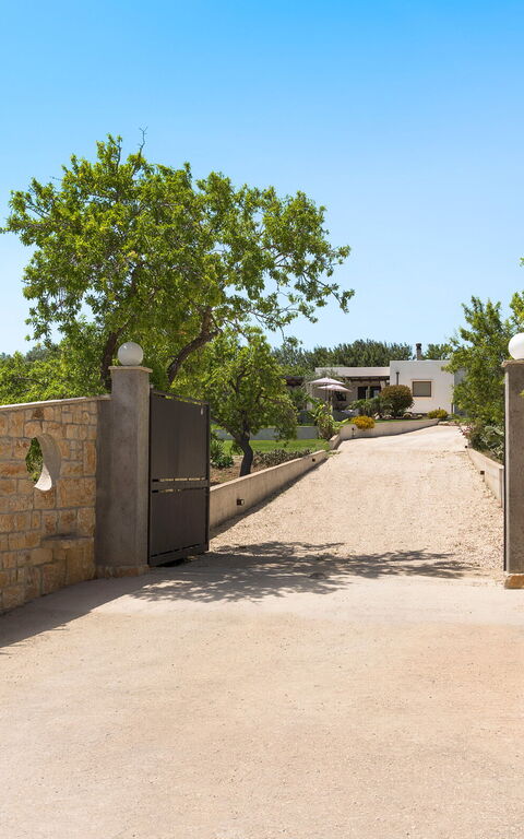 Villa Mara: Buitenshuis