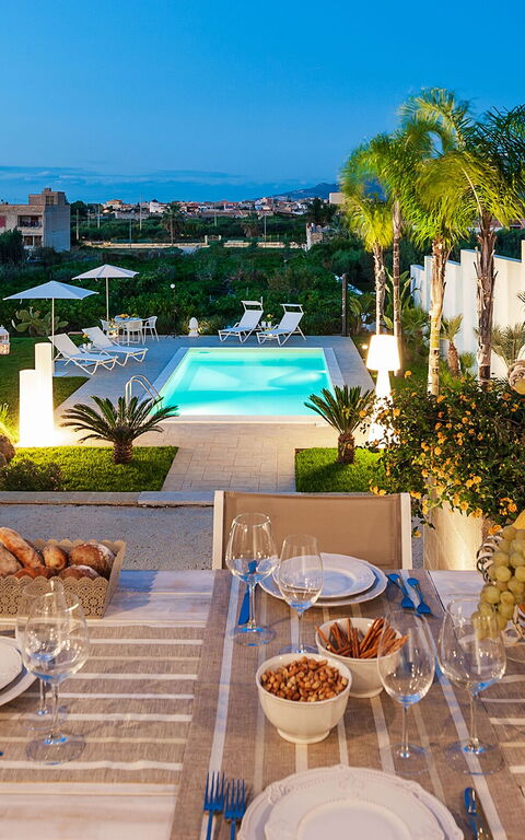 Villa Pigna Bianca: Buitenshuis