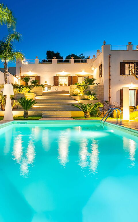 Villa Pigna Bianca: Buitenshuis, zwembad