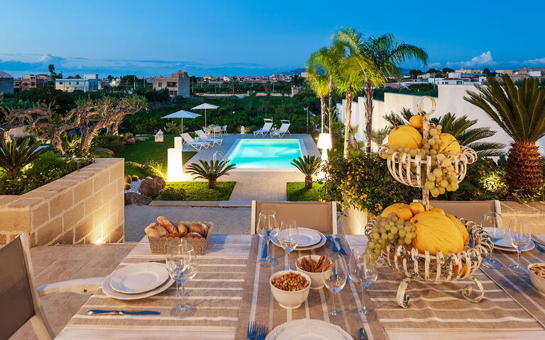 Villa Pigna Bianca: Buitenshuis