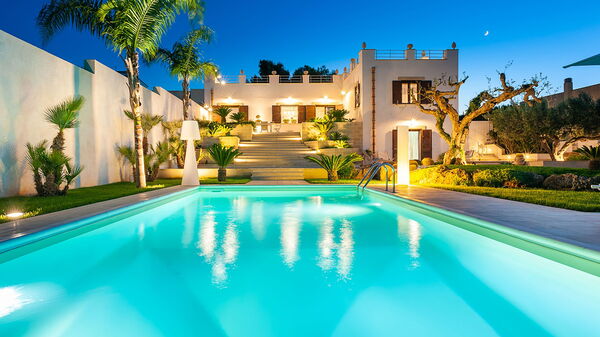 Villa Pigna Bianca: Buitenshuis, zwembad