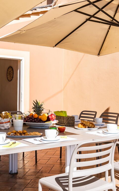 Villa Bonriposo: Buitenshuis