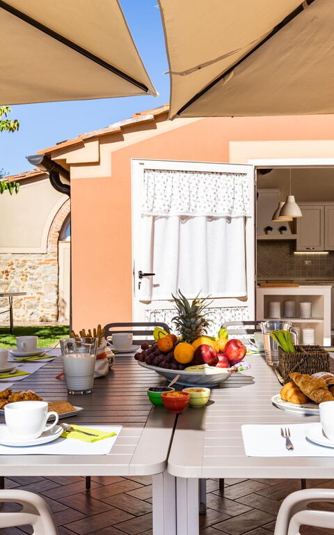 Villa Bonriposo: Buitenkanten, Buitenshuis