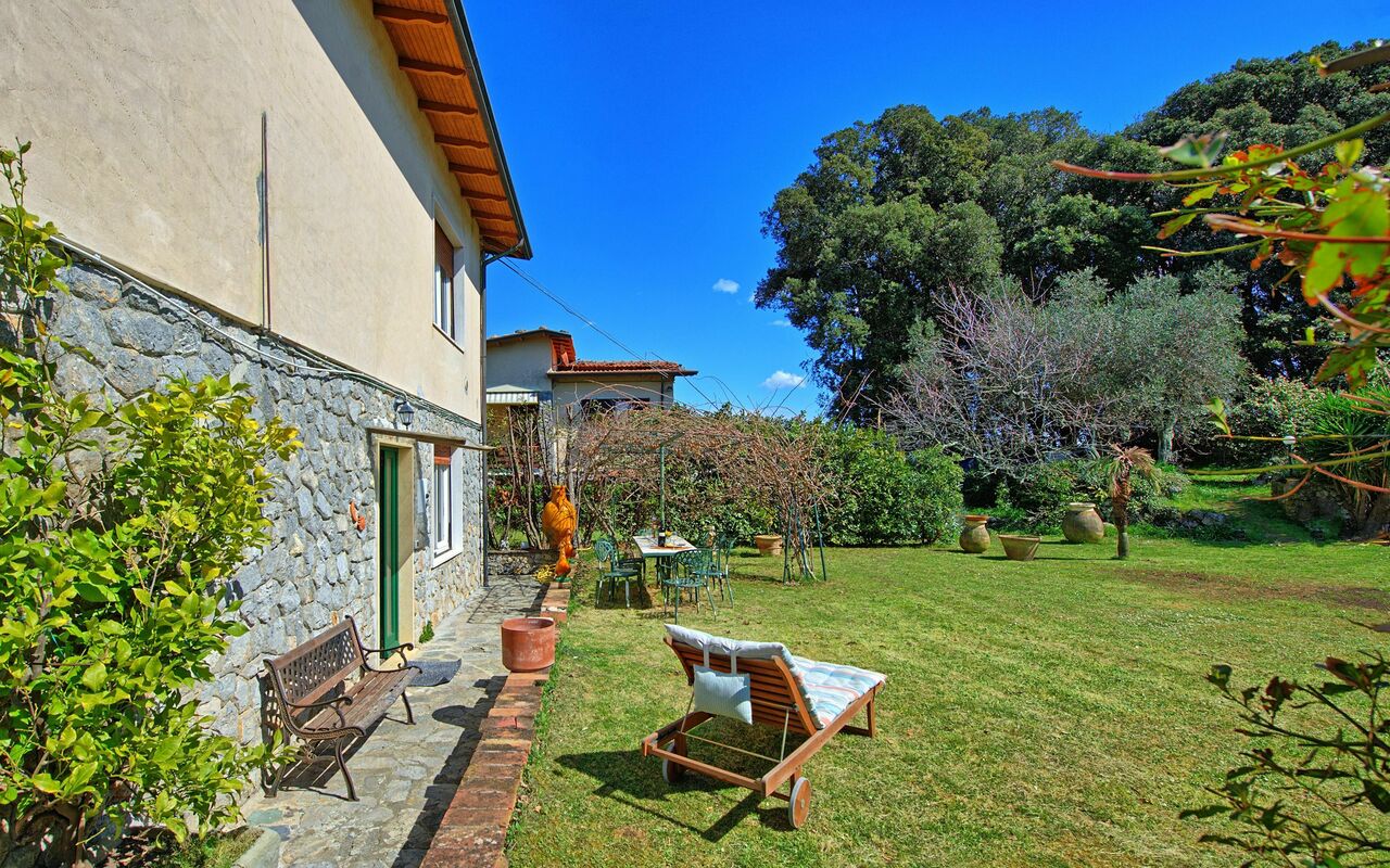 Casa Al Bosco: Buitenshuis, Tuin