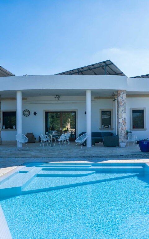 Villa Modigliani: Buitenshuis, zwembad