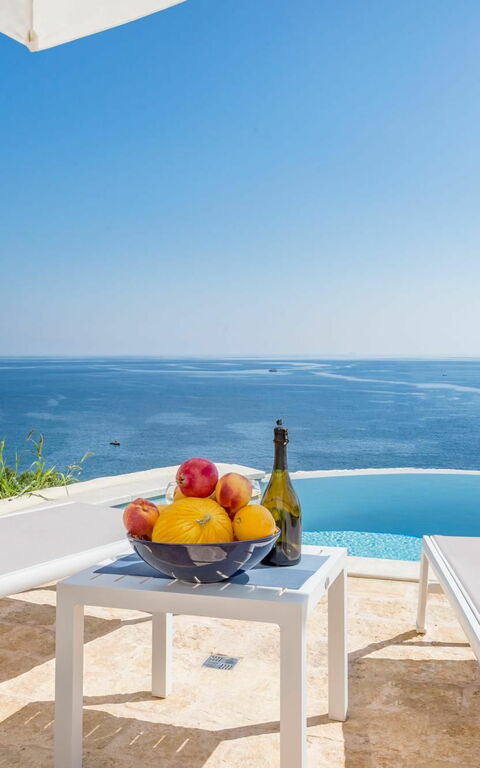 Villa Infinity: Balkon / terras / patio, Buitenshuis, zwembad