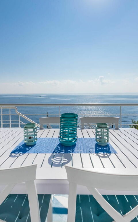 Villa Infinity: Buitenshuis