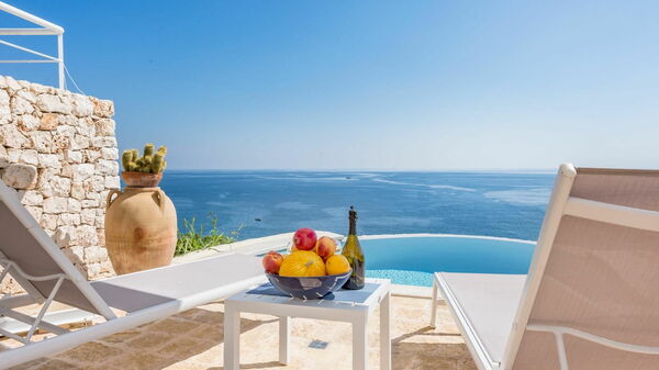 Villa Infinity: Balkon / terras / patio, Buitenshuis, zwembad