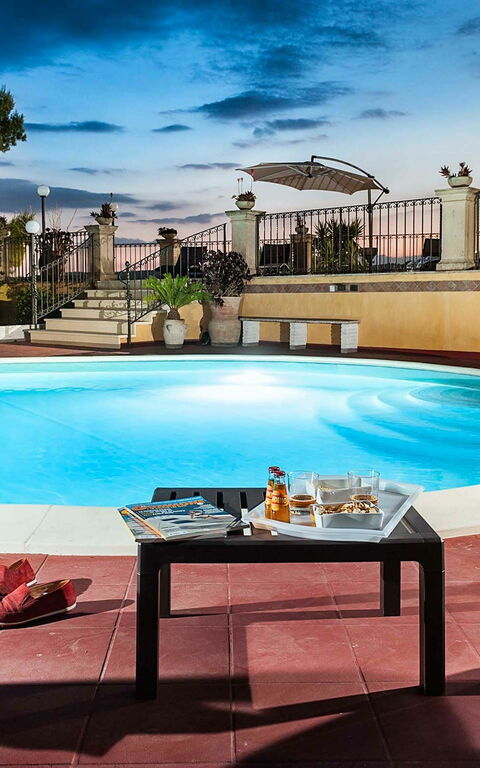 Villa Carolina: Buitenshuis, zwembad