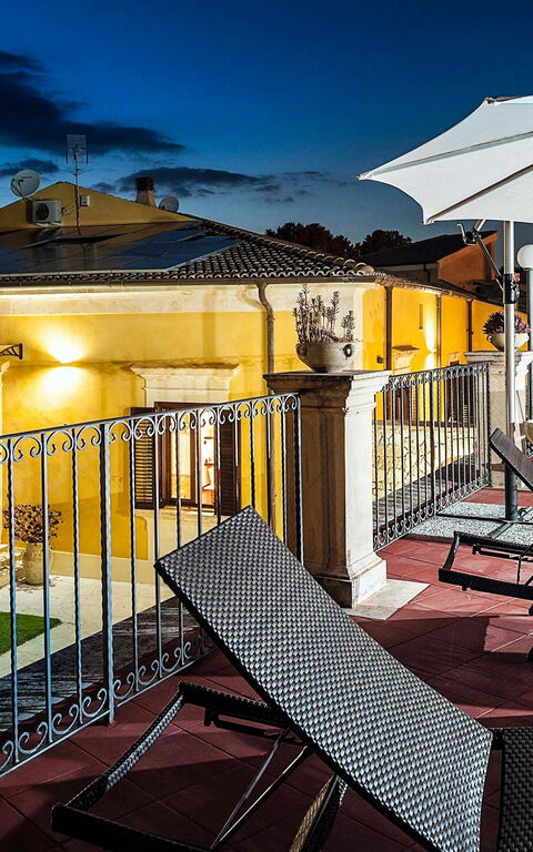 Villa Carolina: Buitenshuis