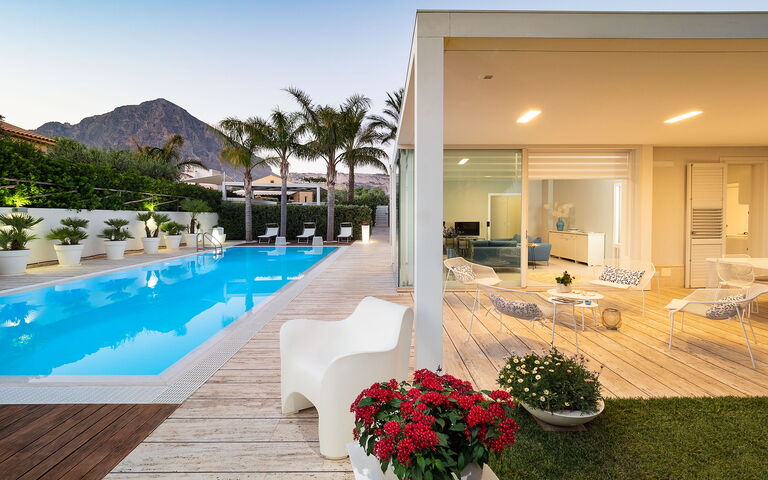 Villa Bellini: Buitenkanten, zwembad