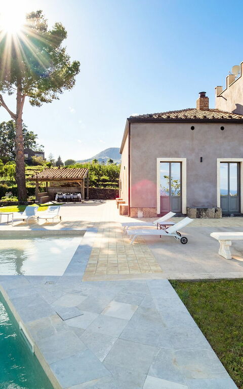 Villa Torre Etnea: Buitenshuis, zwembad