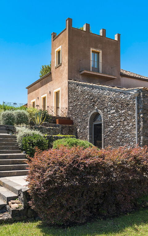 Villa Torre Etnea: Buitenkanten, Buitenshuis, Tuin