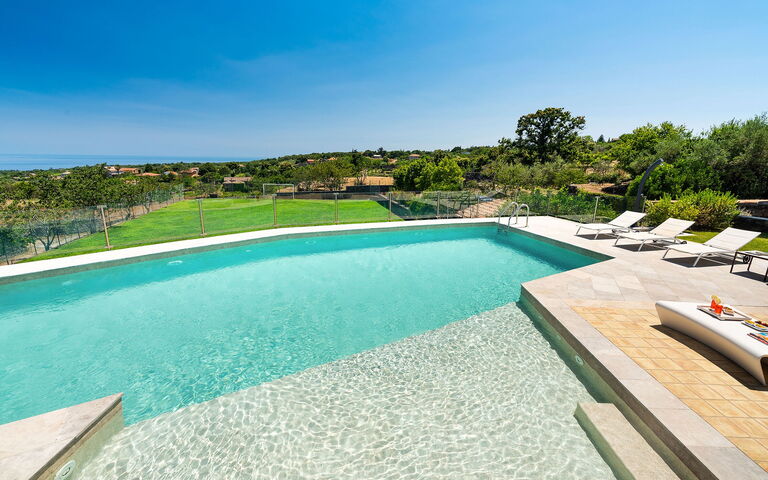 Villa Torre Etnea: Tuin, zwembad