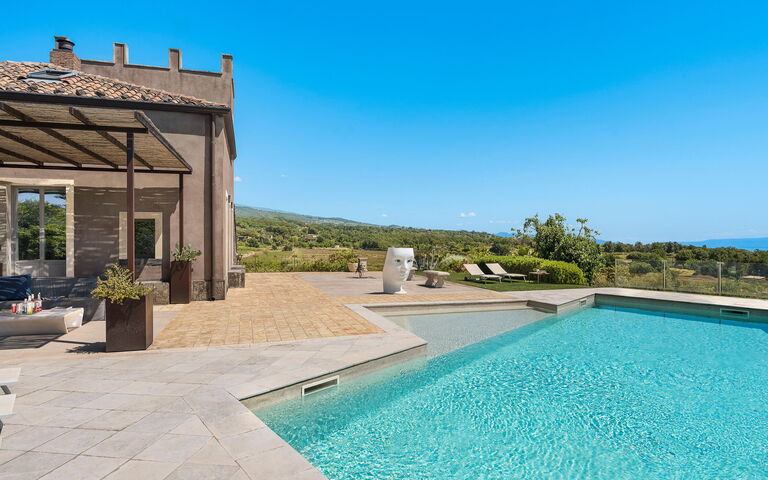 Villa Torre Etnea: Buitenkanten, Buitenshuis, zwembad