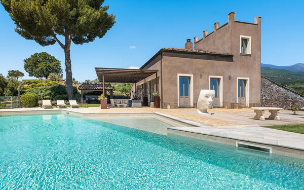 Villa Torre Etnea: Buitenkanten, Buitenshuis, zwembad