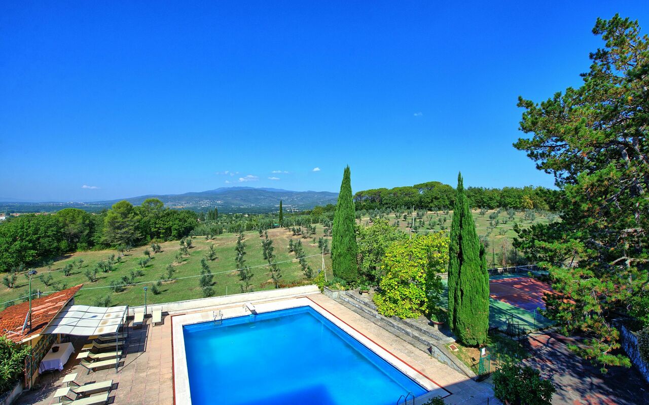 Villa Cuculo: Tuin, zwembad