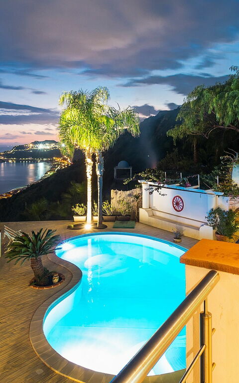 Villa Luce: Buitenshuis, zwembad