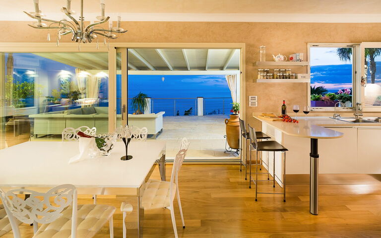 Villa Luce: Keuken, Lunchroom