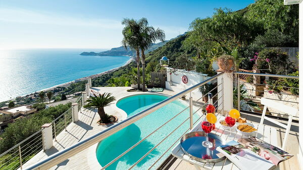 Villa Luce: Buitenshuis