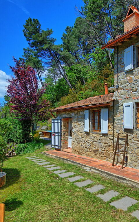 Casale Di Cozzile: Buitenkanten, Tuin