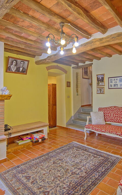 Casale Di Cozzile: Woonkamer
