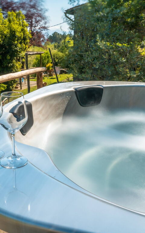 Casale Di Cozzile: bubbelbad, Buitenshuis