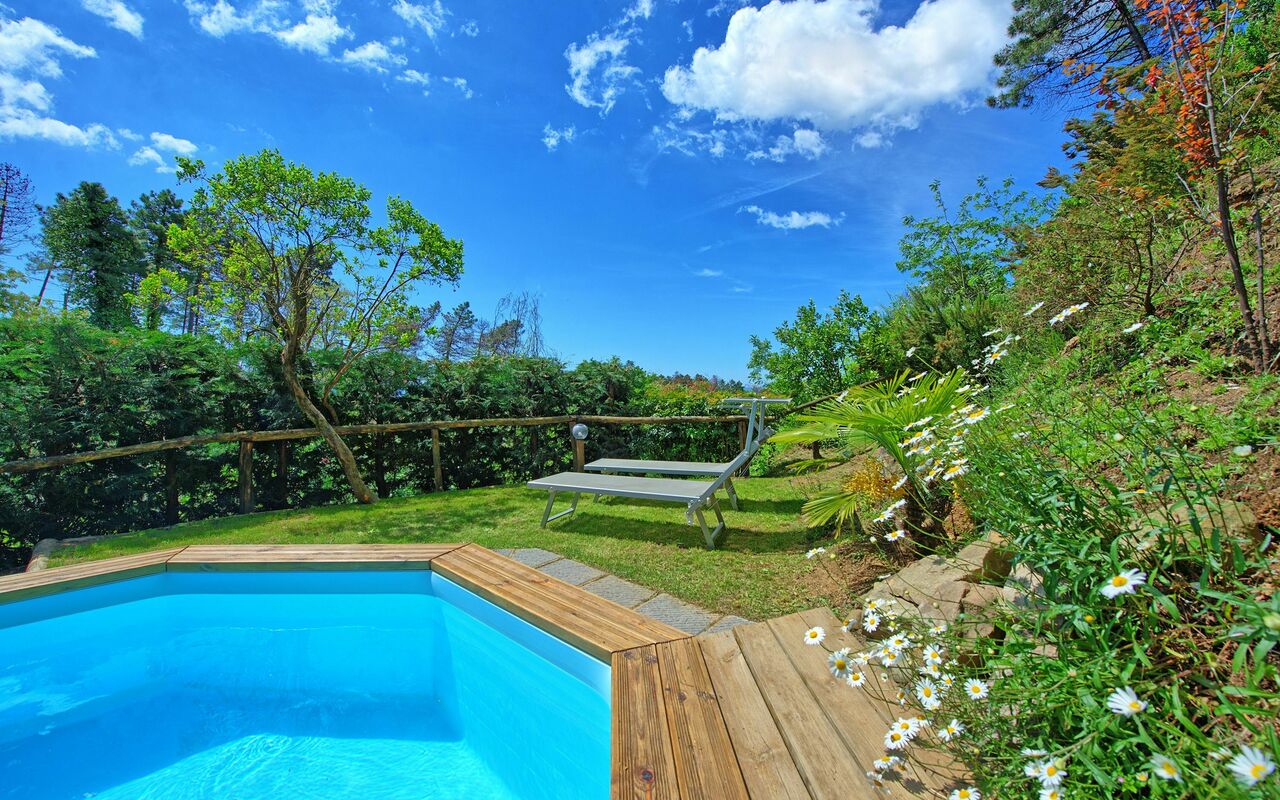 Casale Di Cozzile: Tuin, zwembad