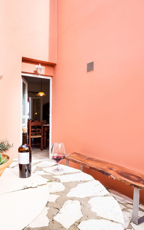 Villa Melodia: Buitenkanten, Buitenshuis