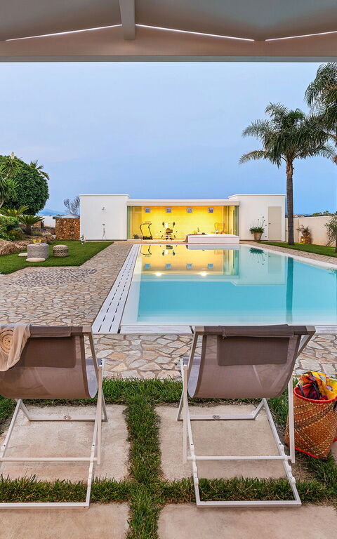 Villa Pietra Del Sole: Buitenkanten, Buitenshuis, zwembad