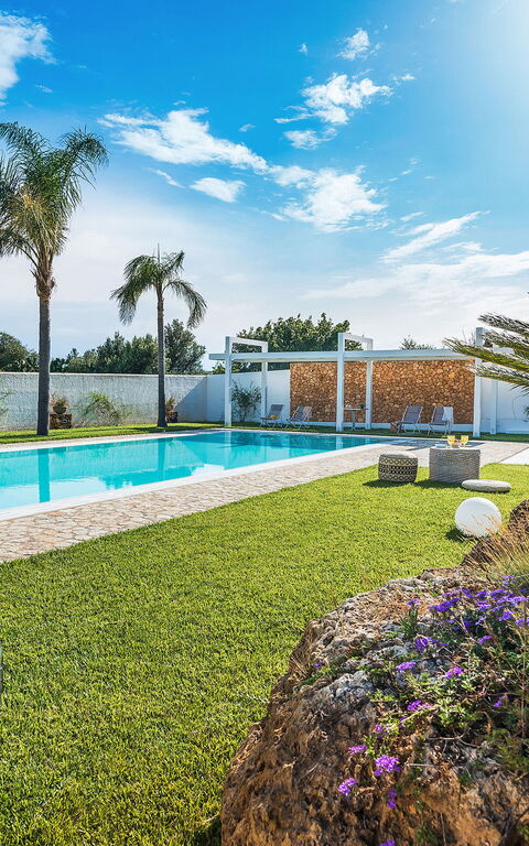 Villa Pietra Del Sole: Buitenkanten, Buitenshuis, Tuin, zwembad