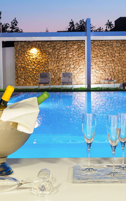 Villa Pietra Del Sole: Buitenkanten, Buitenshuis, zwembad