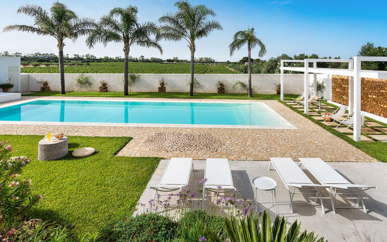 Villa Pietra Del Sole: Buitenkanten, Buitenshuis, Tuin, zwembad