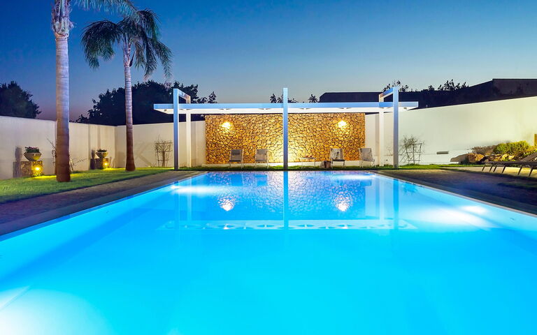 Villa Pietra Del Sole: Buitenkanten, Buitenshuis, Tuin, zwembad