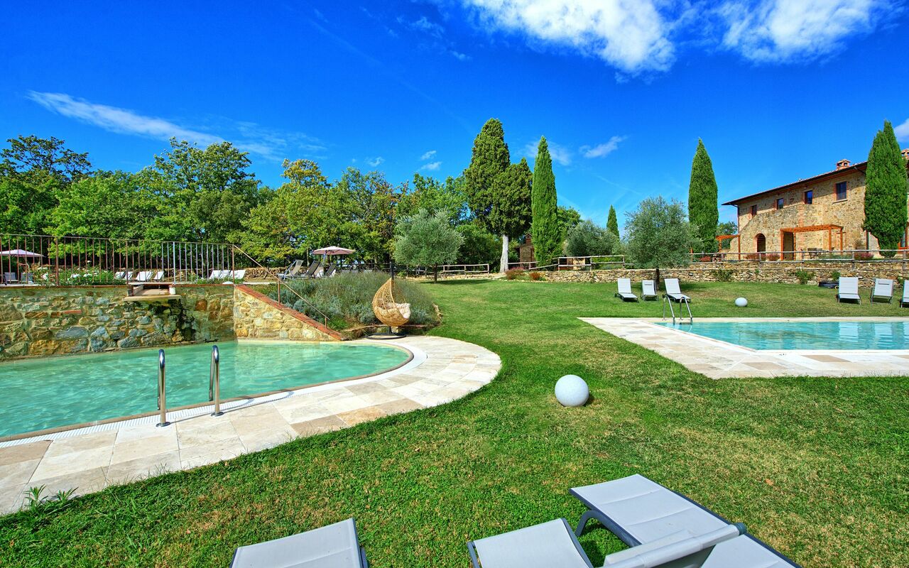 Borgo Mulignone: Tuin, zwembad