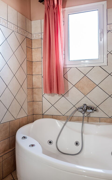 Beachfront Villa Rania: Badkamer