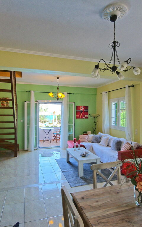 Beachfront Villa Rania: Keuken, Lunchroom, Woonkamer